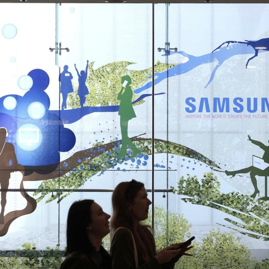 Samsung reports revenue increase thanks to mobile phone sales but its chip business suffers